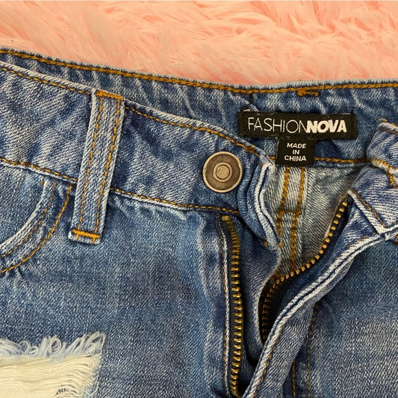 Distressed shorts - Picture 3 of 4